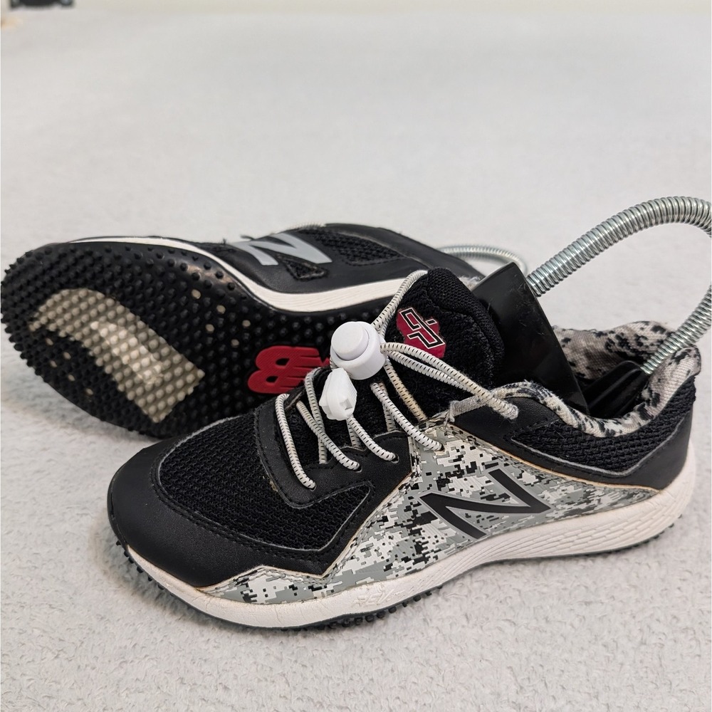 New Balance womens running jogging shoes size 3 black white TY4040P5 black white